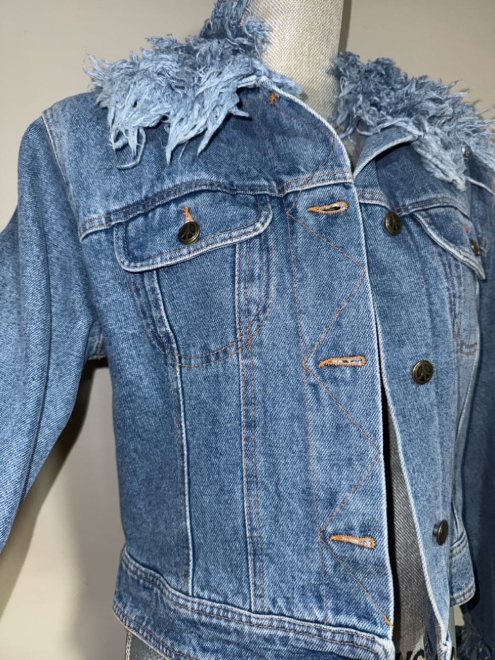 Vintage 1990sMoschino Light Blue Denim Cropped Jacket with Frayed Collar & Cuffs - Picture 2 of 4